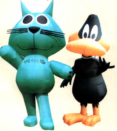 costume.jpg (19570 bytes)