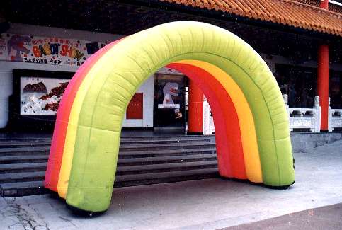 隧道拱門.jpg (25895 bytes)